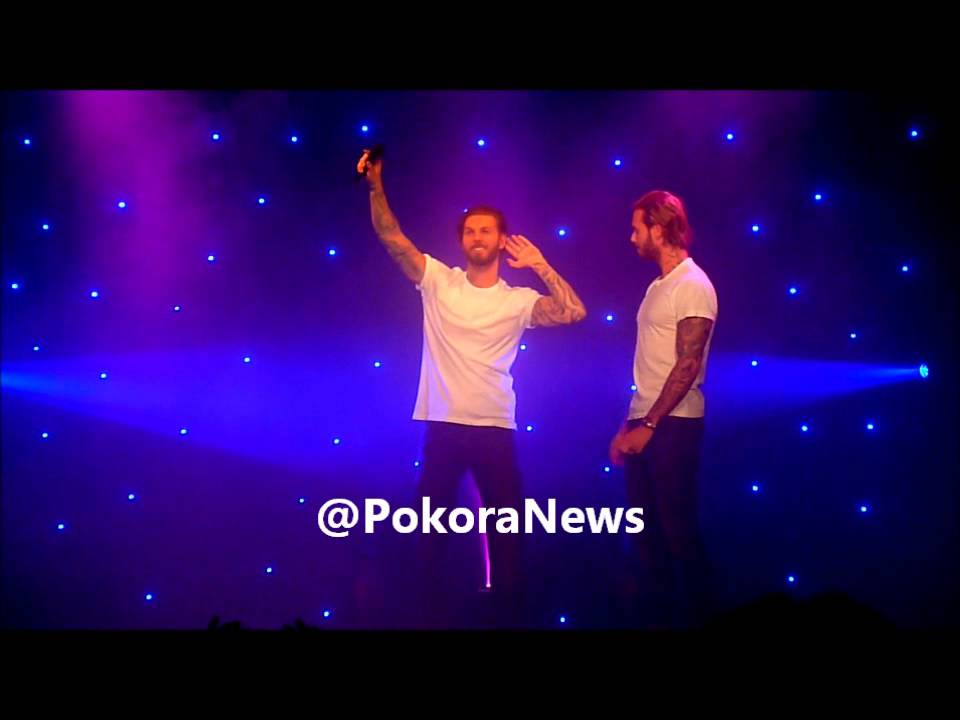 M Pokora découvre sa statue de cire au Musée Grévin