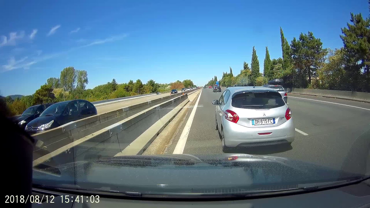 Driver stops in the fast lane to check their map