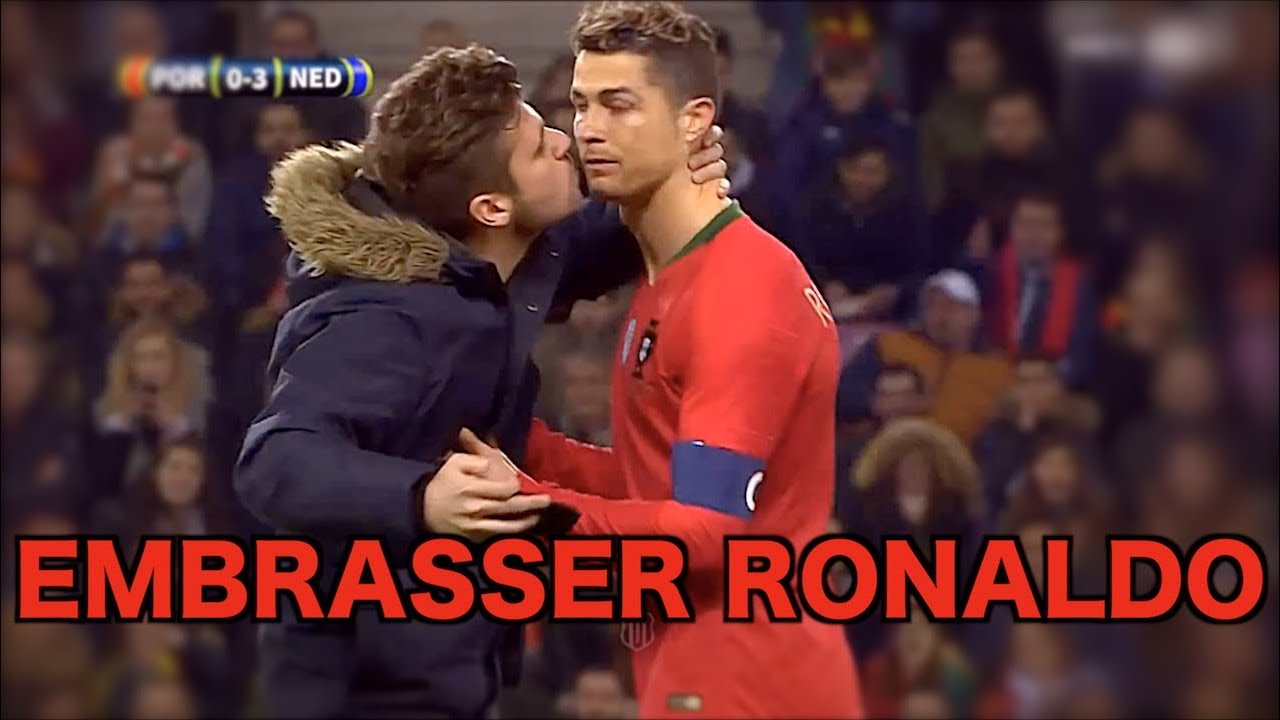 EMBRASSER RONALDO - Carmine & Samir
