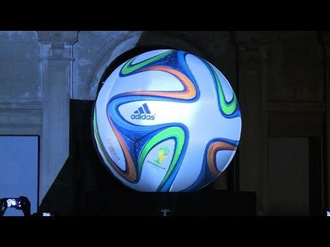 Mondial 2014: présentation du Brazuca, le ballon officiel