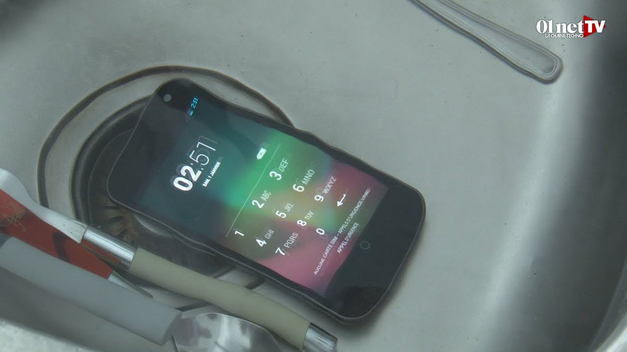 Smartphone tombé dans l'eau : que faire ? Voici les gestes qui sauvent !