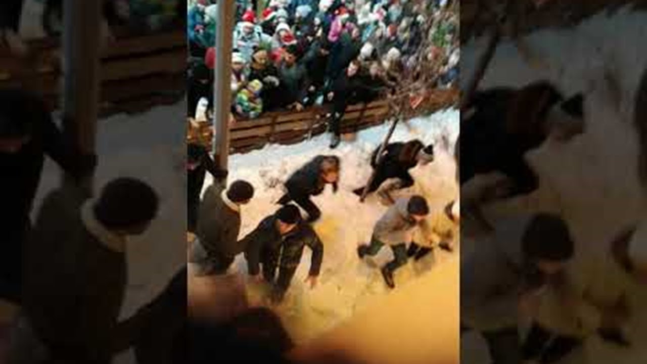 Bridge Gives Way in Gorky Park on New Year's Eve || ViralHog