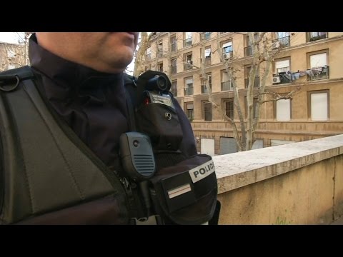 La caméra embarquée sur les policiers: bonne ou mauvaise idée?