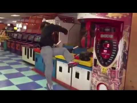 KICK MACHINE - KOREAN GUY KICKS ARCADE GAME!!!