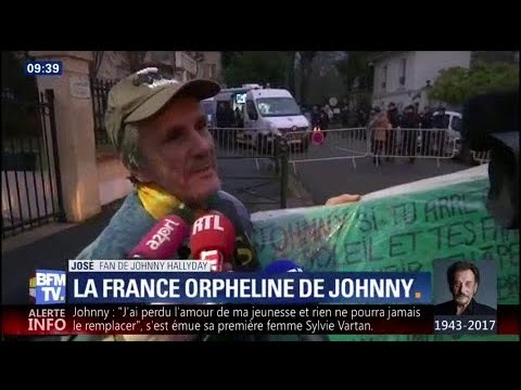 "Mon fils s’appelle Johnny", raconte ce fan devant le domicile du chanteur