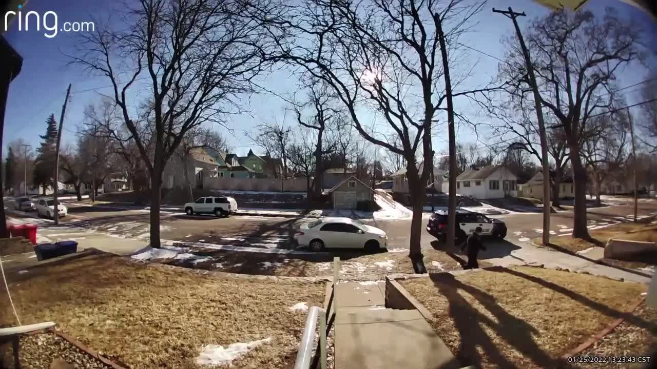 Sioux Falls police officer delivers DoorDash order