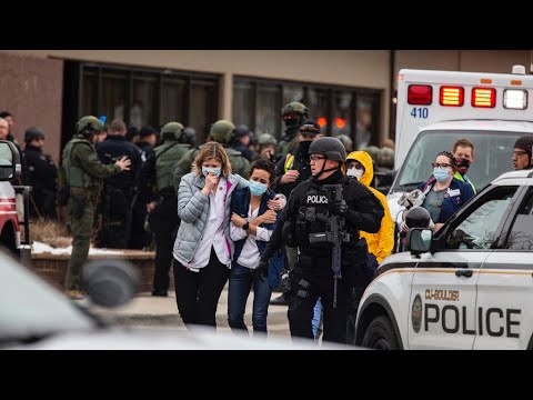 Dix morts dans une fusillade dans un supermarché du Colorado, un suspect arrêté