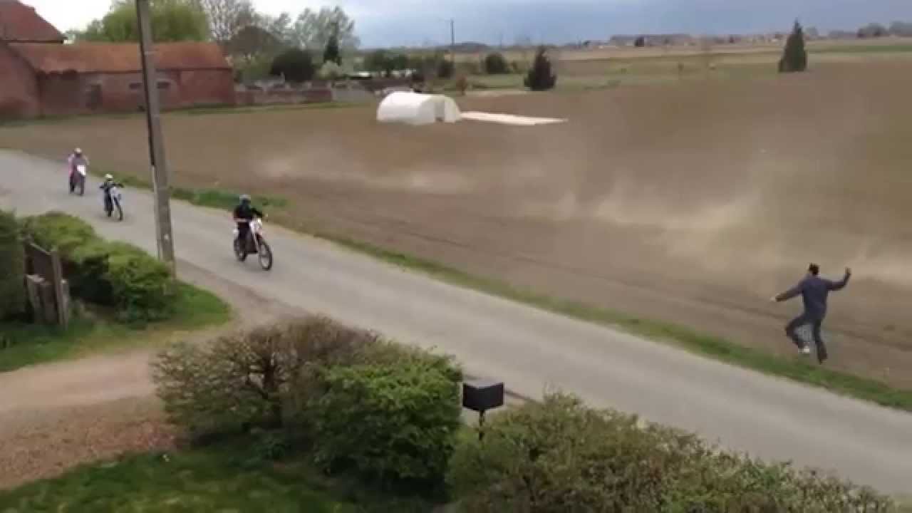 Agriculteur vs Motocross