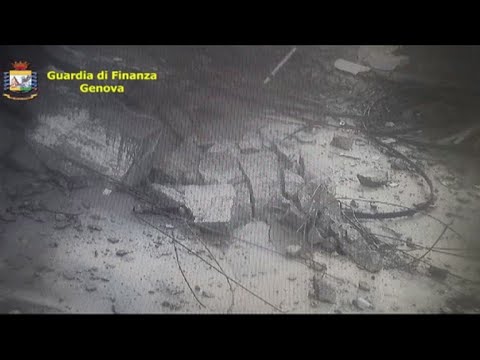 Images de vidéosurveillance de l'effondrement du pont de Gênes