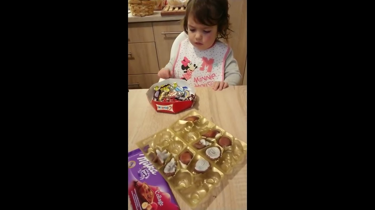 A Brokkoli evő kislány, Zoé nem szereti az édességet, hát gyerek az ilyen? / My kid hates chocolate