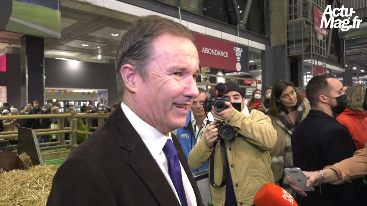 #SIA2022 Nicolas Dupont-Aignan rencontre les éleveurs et ne cache pas son amour pour le foie gras