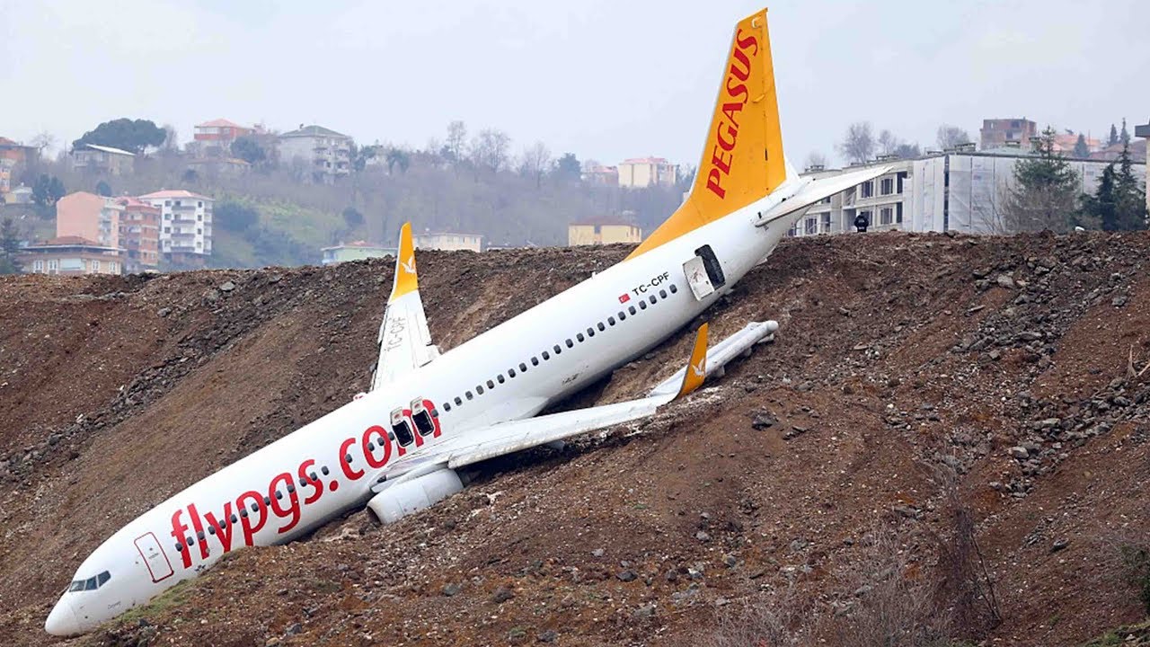 Turkish plane goes off runway meters away from sea
