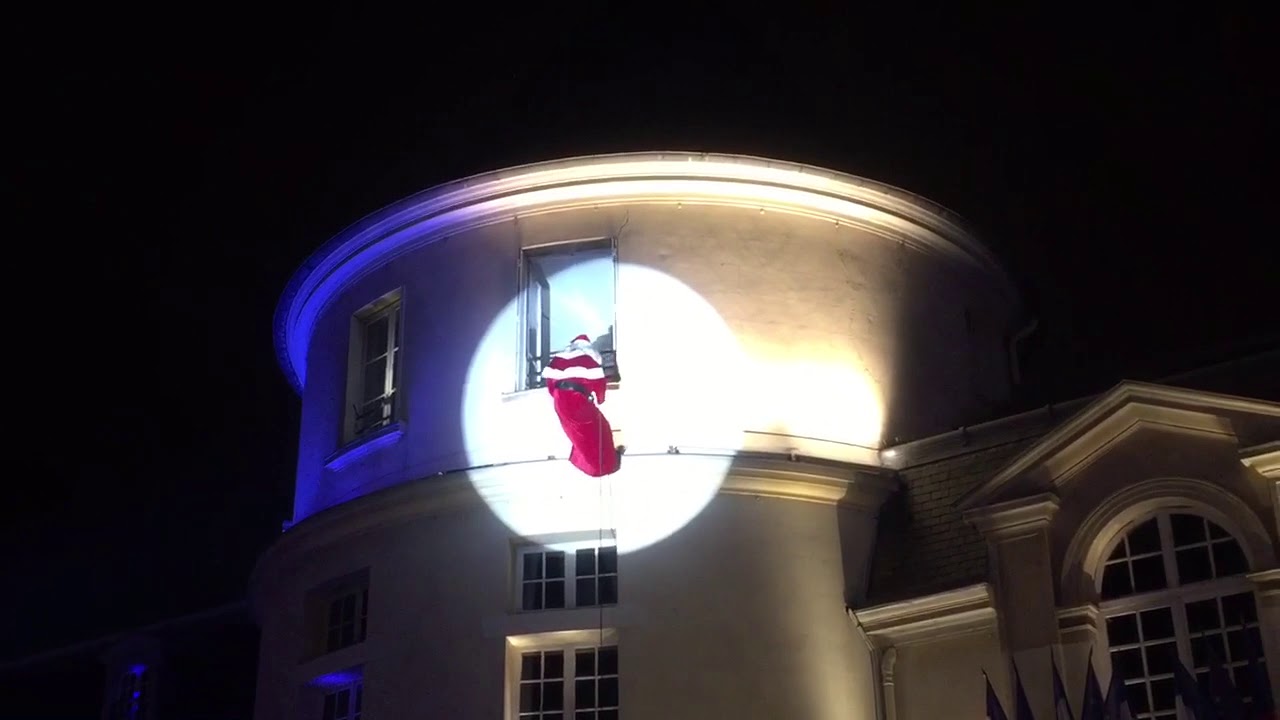 Clamart : quand le père Noël descend du ciel un peu trop vite!
