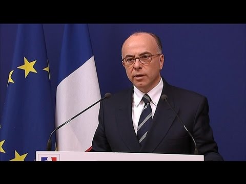 Violences: Cazeneuve condamne les "exactions" de "casseurs"