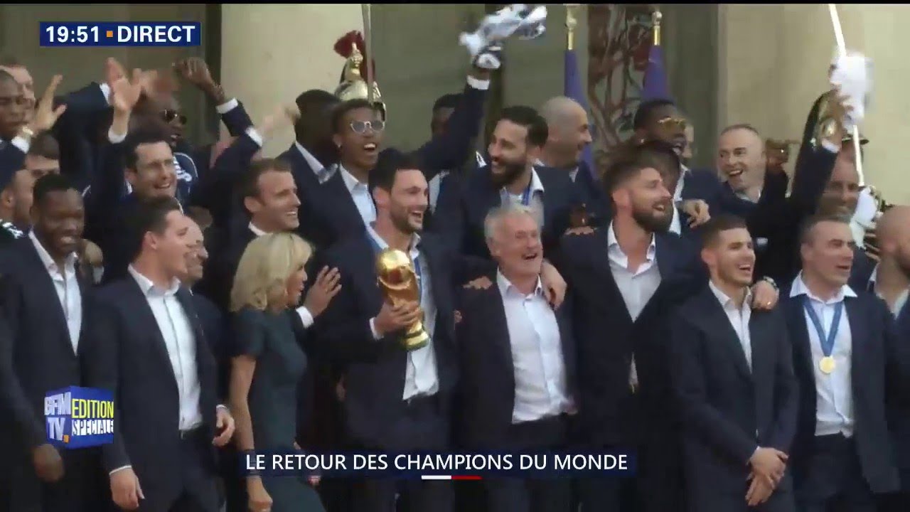Les Bleus se lâchent sur le perron de l'Élysée