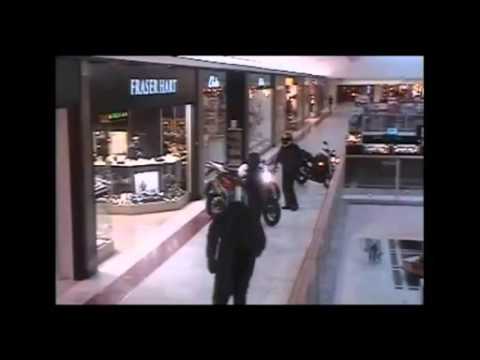 Braquage: 6 voleurs en motos dans un centre commercial