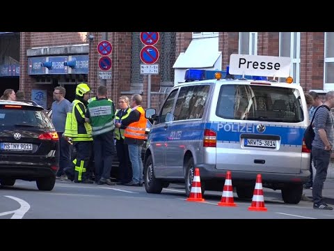April 2018: Auto rast in Menschenmenge