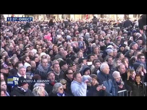 "Requiem pour un fou" accompagne l’arrivée du cortège funéraire de Johnny Hallyday
