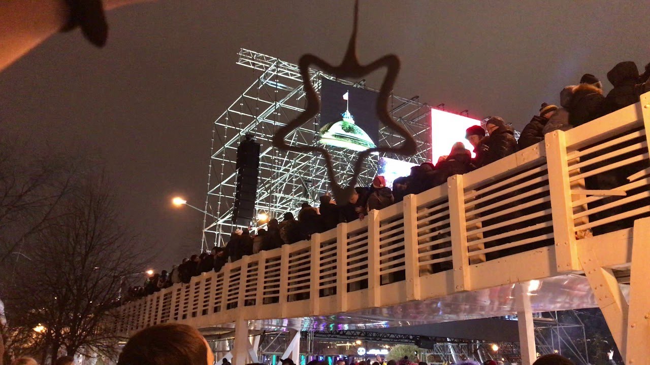 Bridge Collapse in Moscow's Gorky Park on New Year's Eve || ViralHog