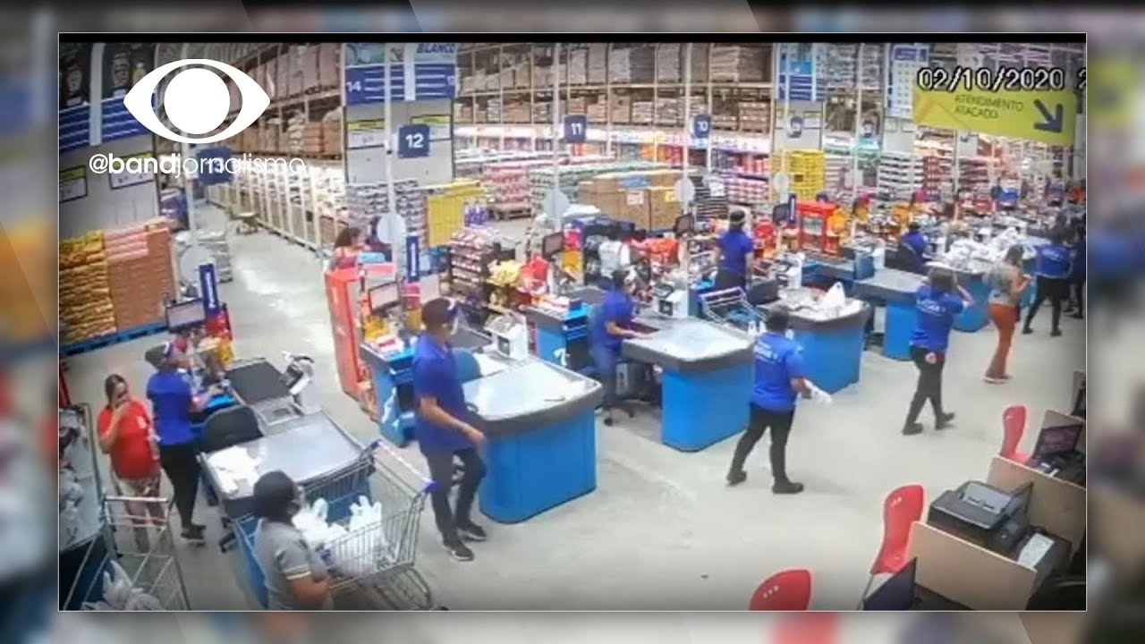 Prateleiras desabam e atingem clientes em supermercado em São Luís