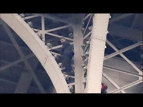 La tour Eiffel évacuée à cause d'un grimpeur