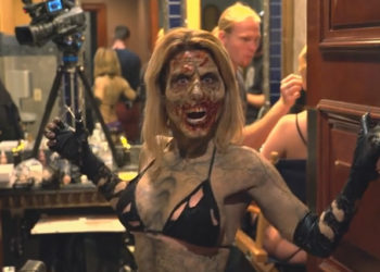 Quand les hôtesses d’un club de striptease se transforment en Zombies et attaquent leurs clients !