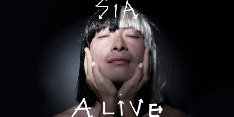 Sia sort un album : « This is acting » et un single « Alive » avec Adele…