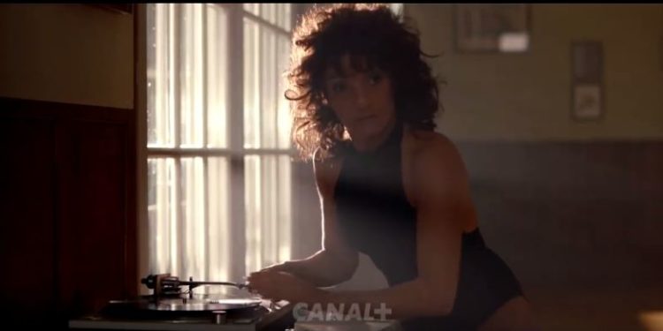 Florence Foresti rejoue une scène mythique de Flashdance pour les Césars 2016 !