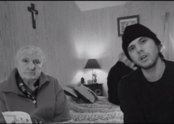 Orelsan entouré de sa grand-mère dans son nouveau clip « J’essaye j’essaye » !