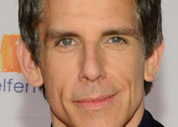 Ben Stiller fait un très grand selfie grâce à une immense perche !