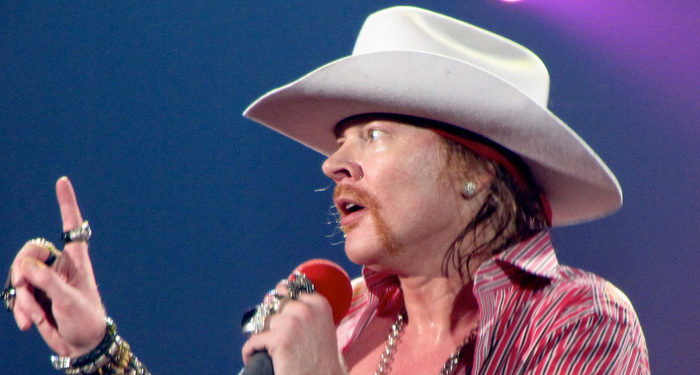 Axl Rose, le nouveau chanteur d’AC/DC ?
