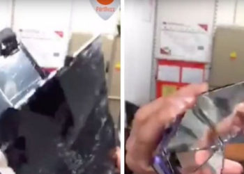 (Regardez) Deux employés de SFR se filment en train de casser le téléphone d’un client soi-disant mécontent !