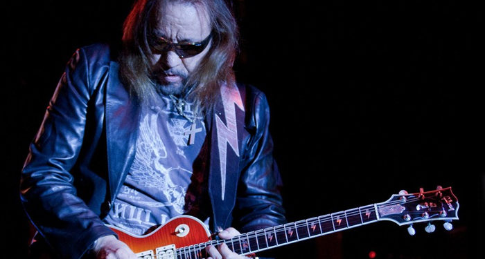 L’ancien guitariste de KISS, Ace Frehley hospitalisé d’urgence !