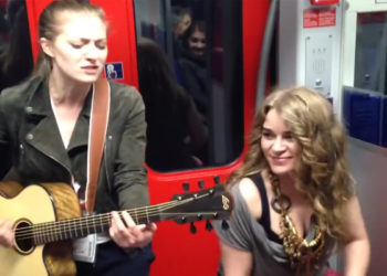 Deux chanteuses mettent l&rsquo;ambiance dans le métro allemand !