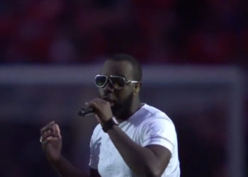 Maître Gims se fait huer sur la pelouse du Stade de France avant la finale de la Coupe de La Ligue
