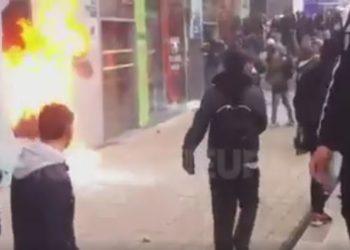 (Vidéo) Des casseurs saccagent un magasin Go Sport à Nantes !