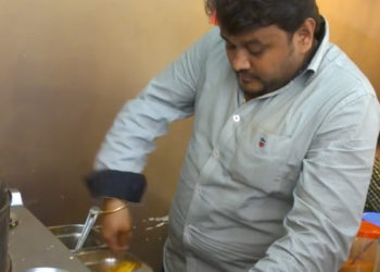 Regardez ce restaurateur qui fait de la percussion avec des bacs à nourriture en Inde !