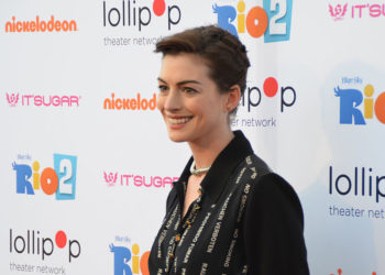 Anne Hathaway pilote de drone pour Grounded !