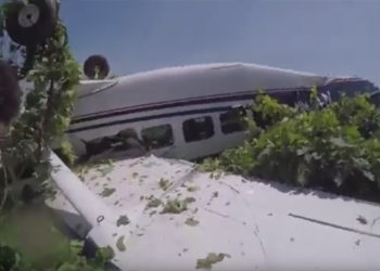 Il filme avec sa caméra embarquée, le crash de son avion !