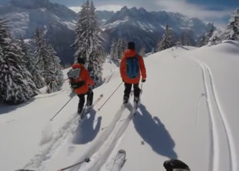 Un skieur se fait insulter par un autre skieur parce qu&rsquo;il lui a touché son… bâton !