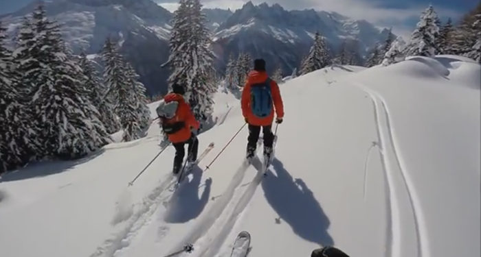 Un skieur se fait insulter par un autre skieur parce qu’il lui a touché son… bâton !