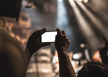 Egly : En direct sur Périscope, elle met fin à ses jours en se jetant sous un train !