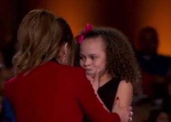 Une jeune candidate de « So You Think You Can Dance » vomit sur Paula Abdul en plein direct !