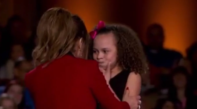 Une jeune candidate de « So You Think You Can Dance » vomit sur Paula Abdul en plein direct !