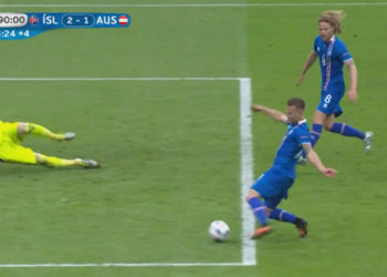 Euro2016 : Le magnifique but de l&rsquo;Islande qui rend fou de joie le commentateur islandais !