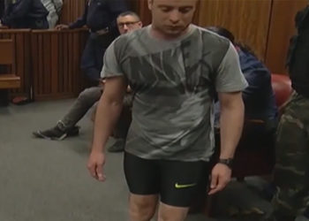 Oscar Pistorius enlève ses prothèses pendant son audience pour montrer sa vulnérabilité à la cour !