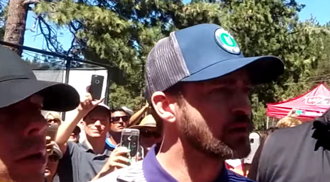 Justin Timberlake se fait gifler par un fan lors d’un tournoi de golf !