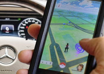 Besançon : Voulant à tout prix attraper un pokémon, il ne regarde pas la route et termine dans un mur !