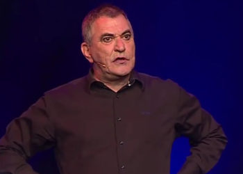 Victime d’un malaise, Jean-Marie Bigard s’écroule sur scène en pleine représentation !