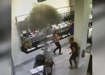 New Jersey : Sa cigarette électronique explose dans son sac à main dans une boutique !